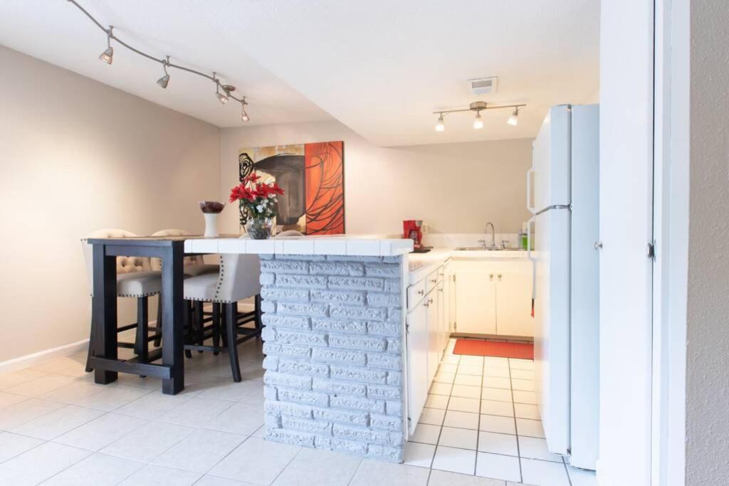 Urban 2Br Apartment In The Heart Of The Heights Houston Buitenkant foto